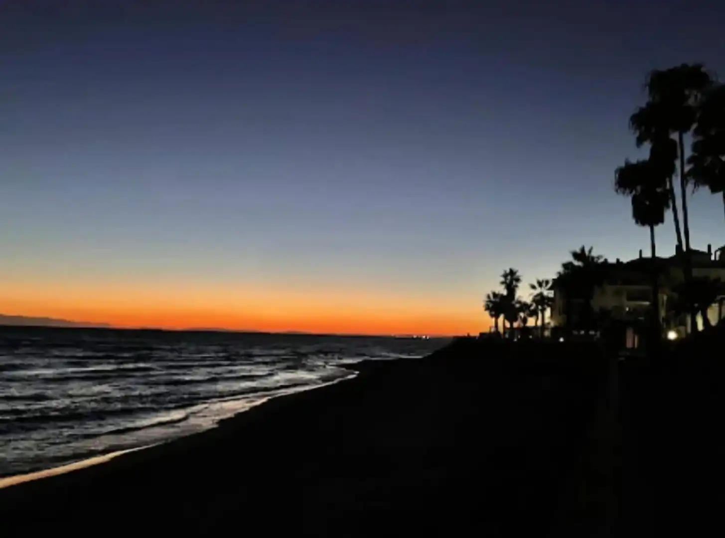 Vista exterior de Estudi en venda en Marbella amb Aire condicionat, Jardí privat i Moblat