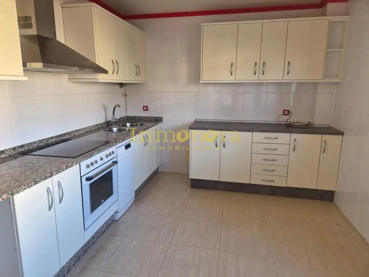 Cocina de Casa adosada en venta en A Merca   con Calefacción, Jardín privado y Terraza