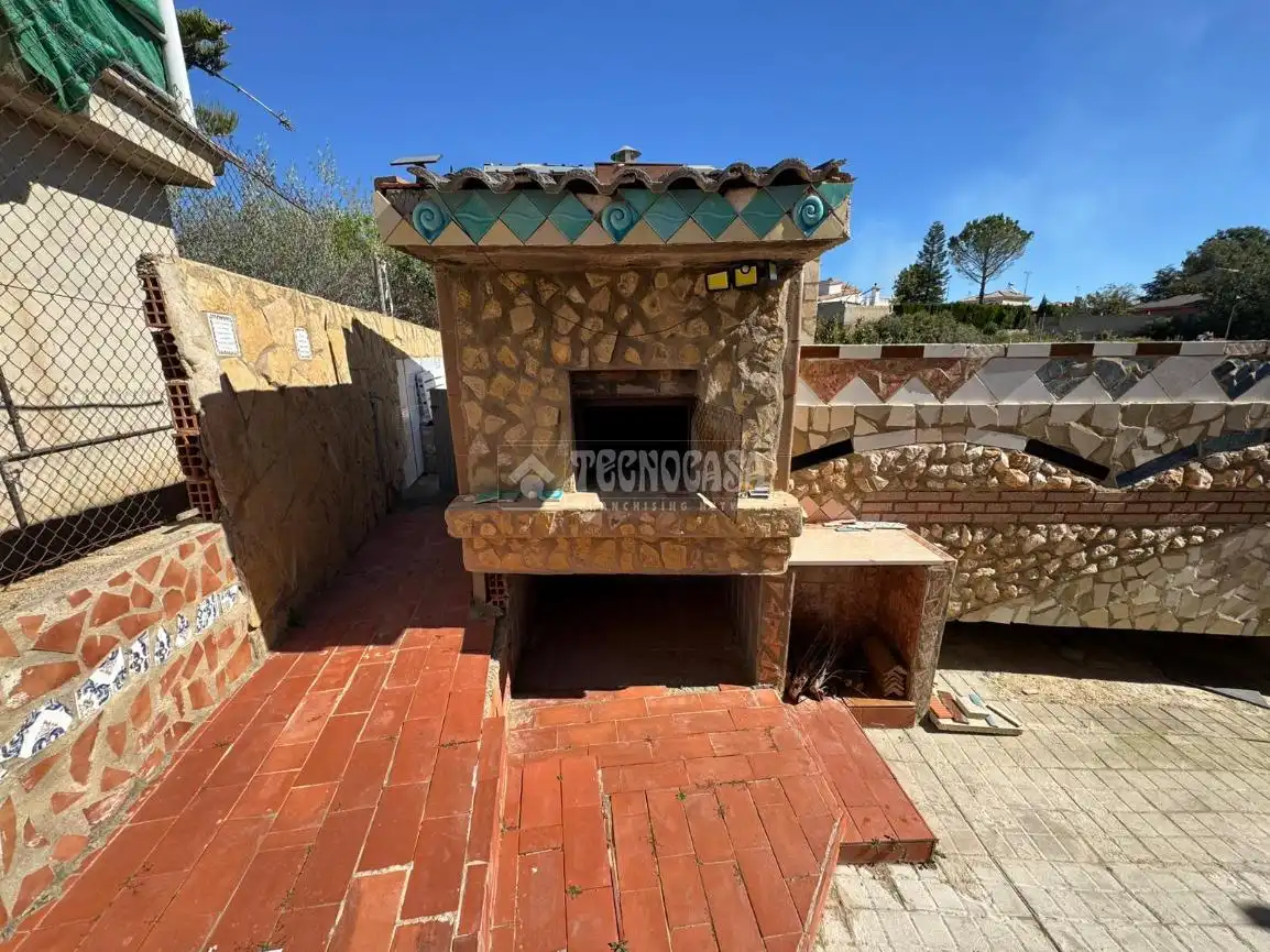 Casa o chalet en venta en Montroi / Montroy con Jardín privado, Terraza y Piscina