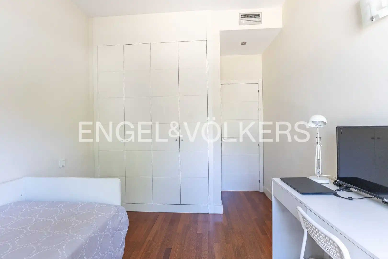 Habitación de Apartamento en venta en Madrid con Aire acondicionado, Calefacción y Jardín privado