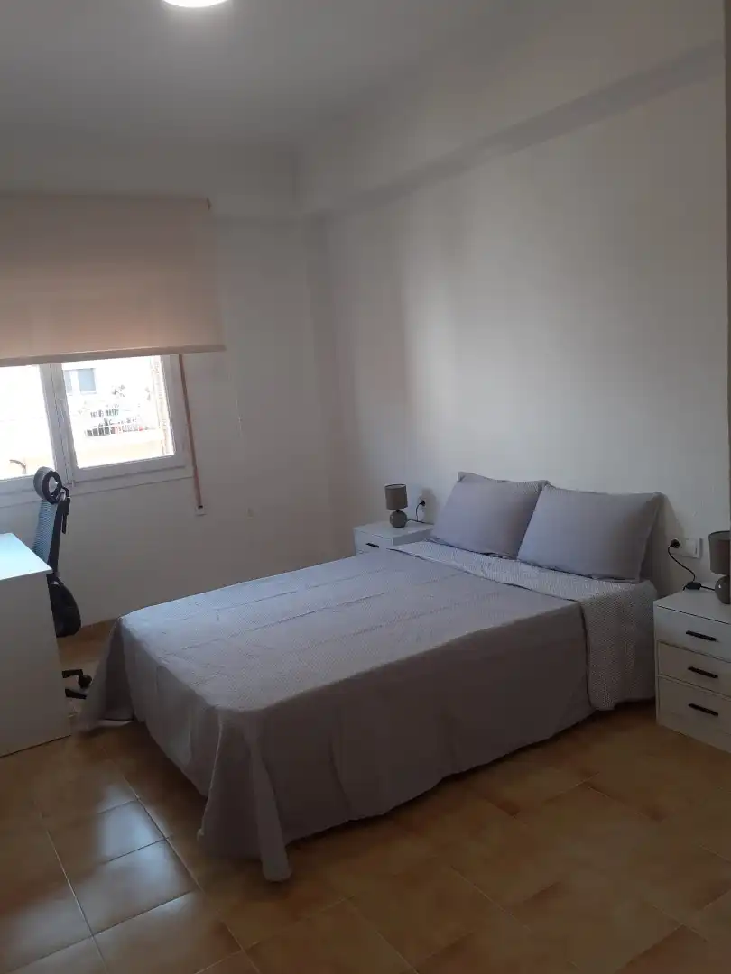 Habitación de Piso de alquiler en Castellón de la Plana / Castelló de la Plana con Terraza y Amueblado