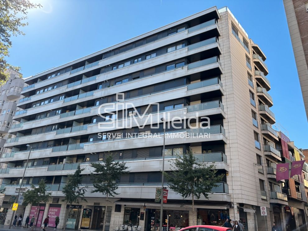 Vista exterior de Piso de alquiler en  Lleida Capital con Aire acondicionado, Calefacción y Terraza