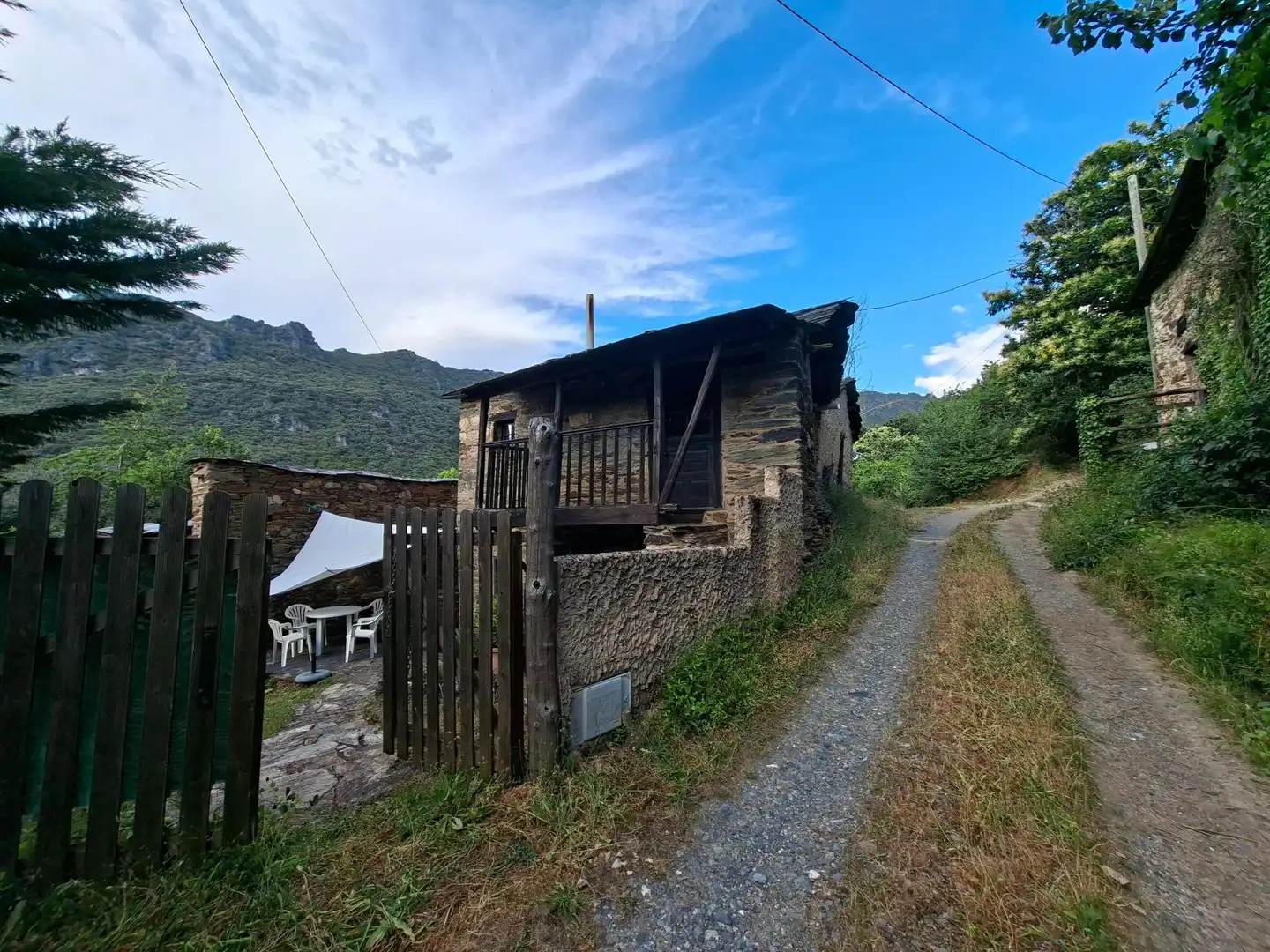 Vista exterior de Finca rústica en venda en Borrenes amb Terrassa i Balcó
