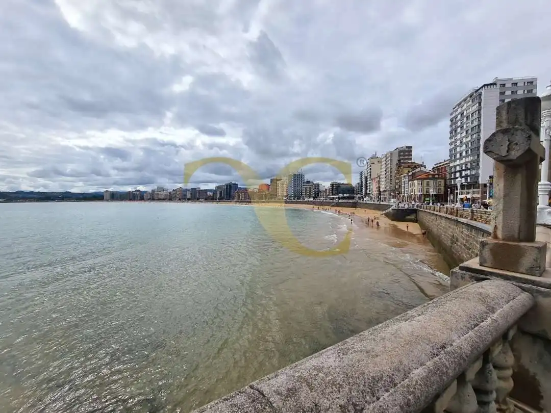Vista exterior de Edificio en venta en Gijón 