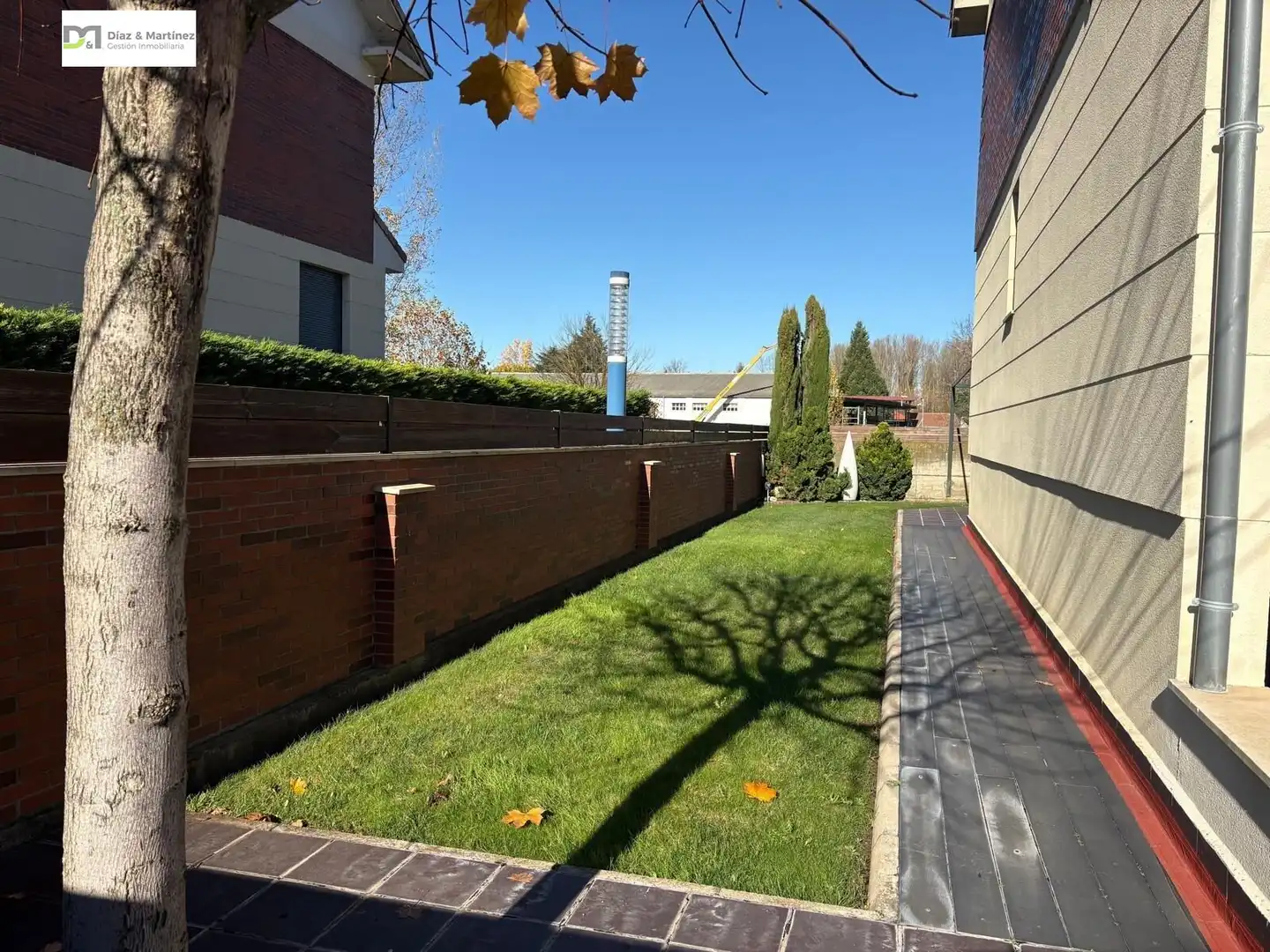 Vista exterior de Casa o chalet en venta en San Andrés del Rabanedo con Calefacción, Jardín privado y Parquet