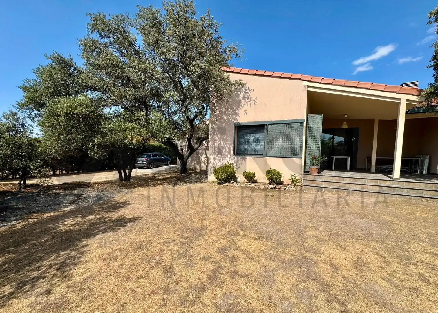 Vista exterior de Casa o xalet en venda en Navas de Riofrío amb Calefacció, Jardí privat i Traster