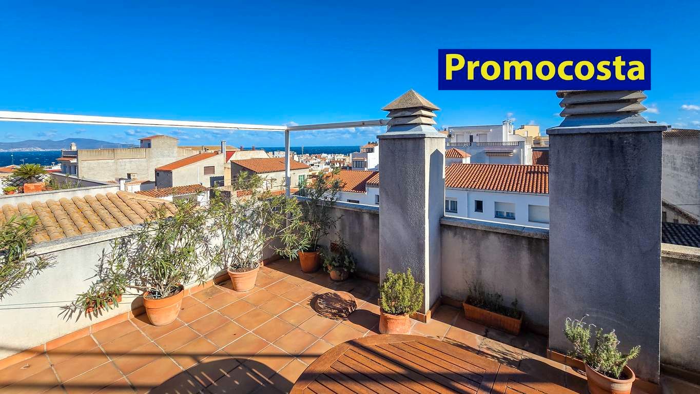 Vista exterior de Pis en venda en L'Escala amb Calefacció, Moblat i Balcó