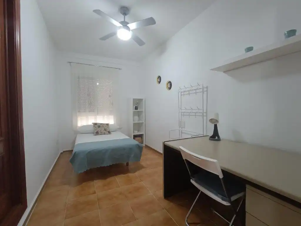 Schlafzimmer von Wohnung zur Miete in Málaga mit Klimaanlage, Heizung und Terrasse