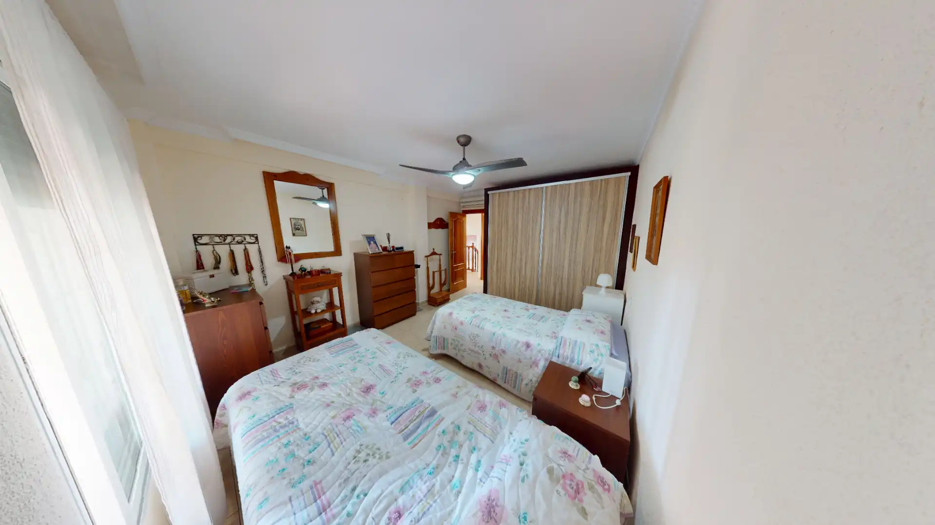 Habitación de Casa o chalet en venta en El Campello con Aire acondicionado, Calefacción y Jardín privado
