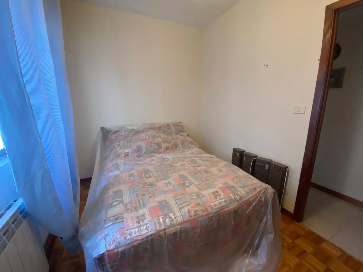 Dormitori de Pis en venda en O Carballiño   amb Calefacció, Parquet i Moblat