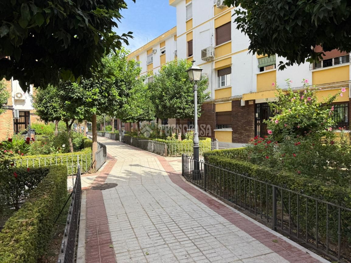 Vista exterior de Pis en venda en  Sevilla Capital