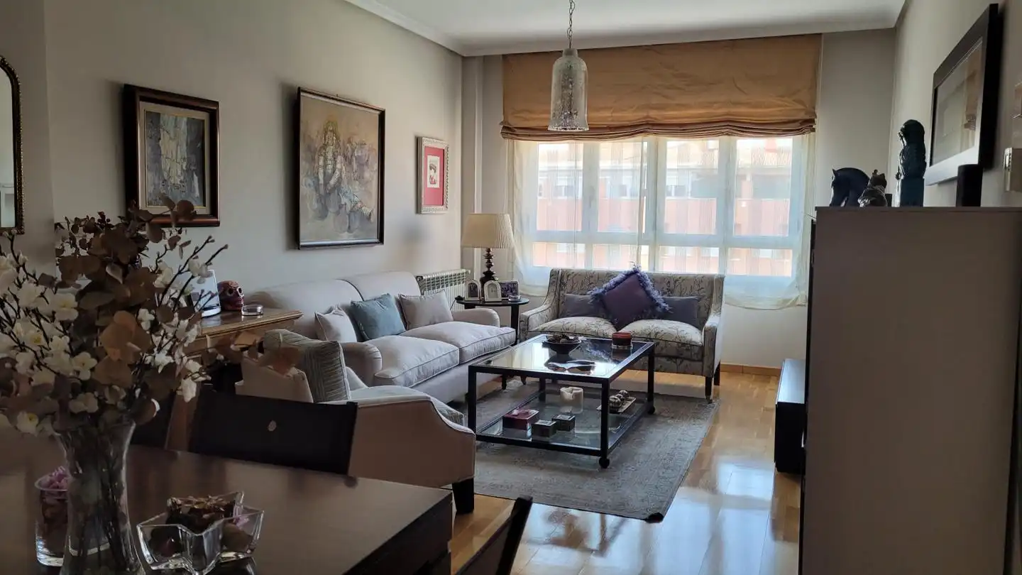 Sala de estar de Piso en venta en  Madrid Capital con Aire acondicionado, Calefacción y Parquet