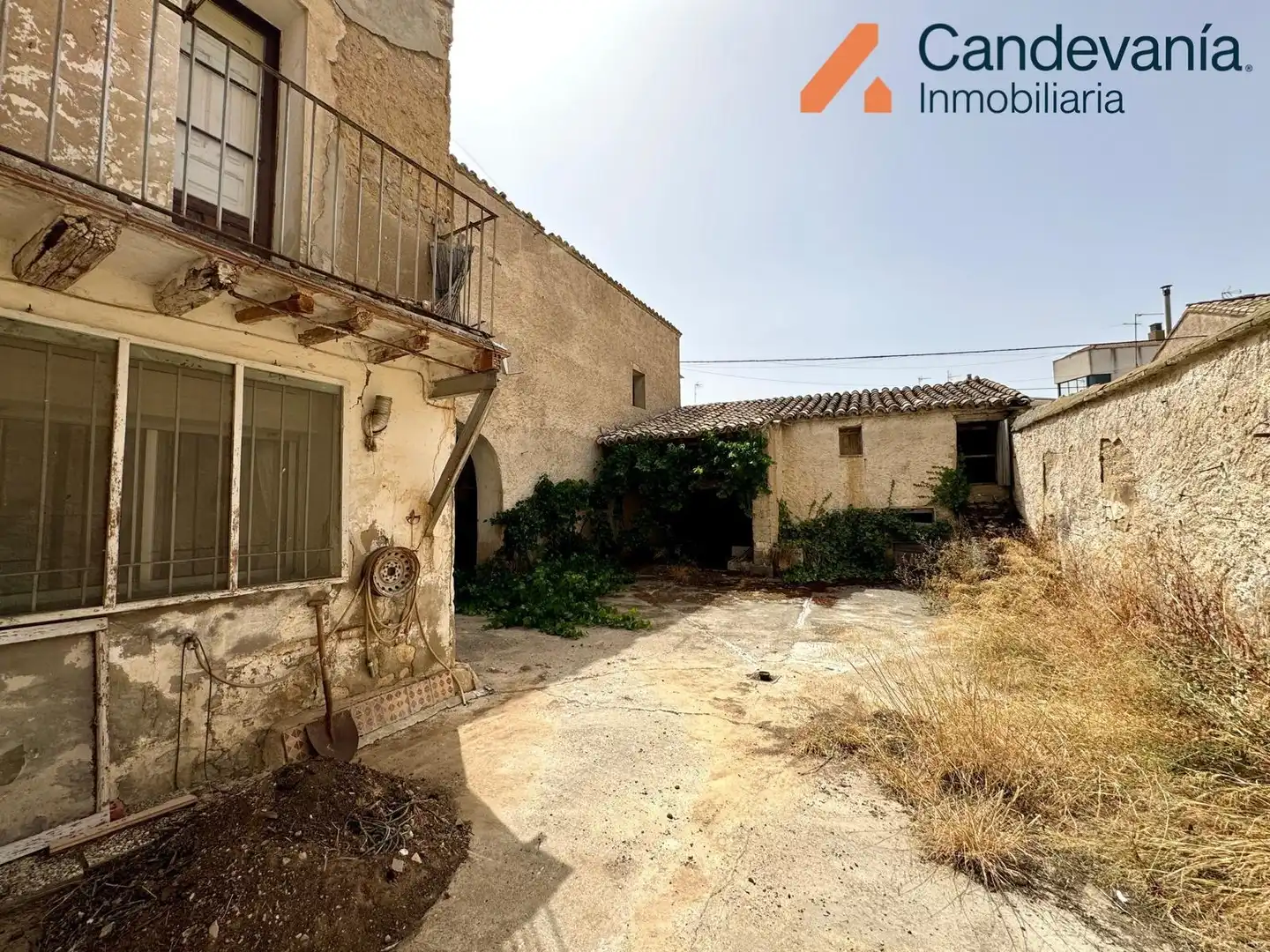 Außenansicht von Country house zum Verkauf in San Mateo de Gállego mit Heizung und Privatgarten