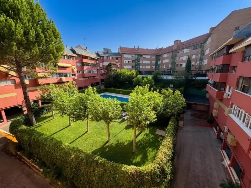Jardín de Piso en venta en Las Rozas de Madrid con Aire acondicionado, Calefacción y Parquet
