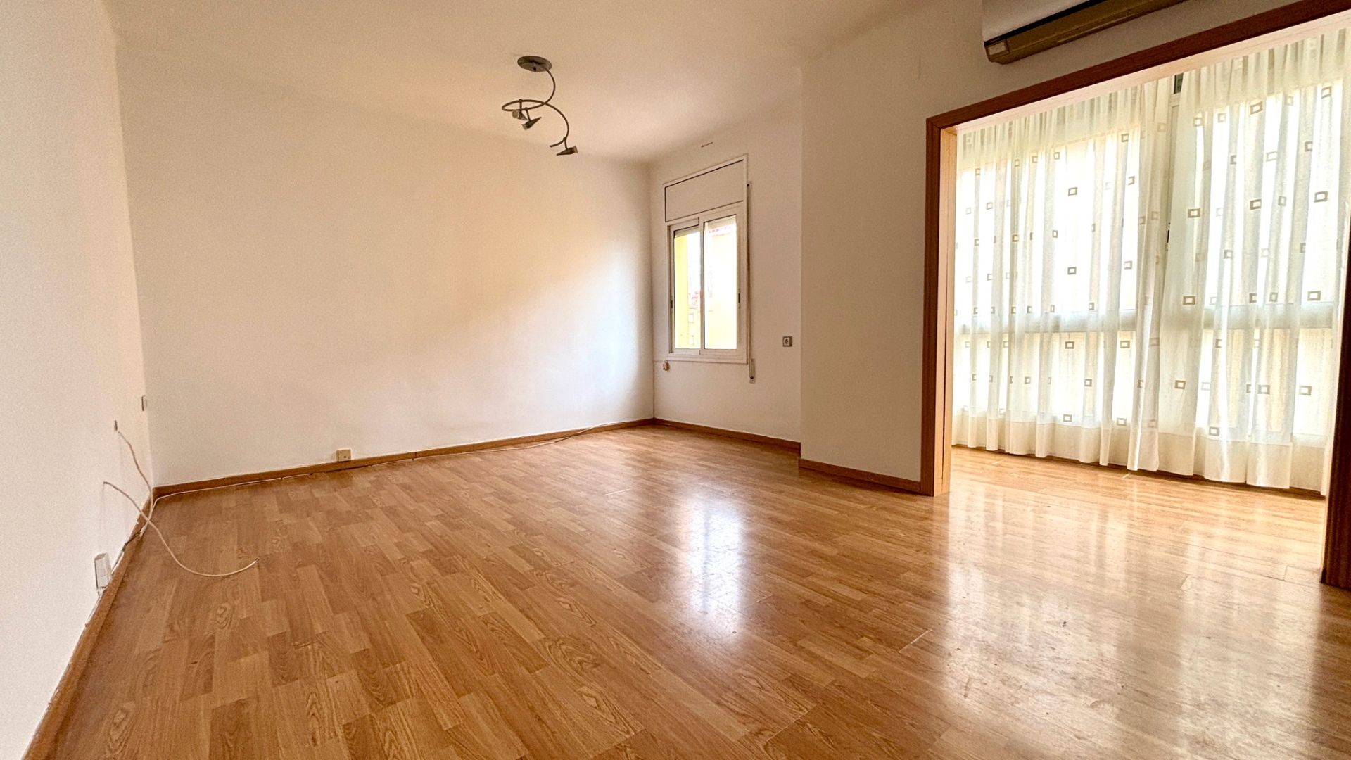 Living room of Flat to rent in Cornellà de Llobregat  with Air Conditioner, Heating and Parquet flooring