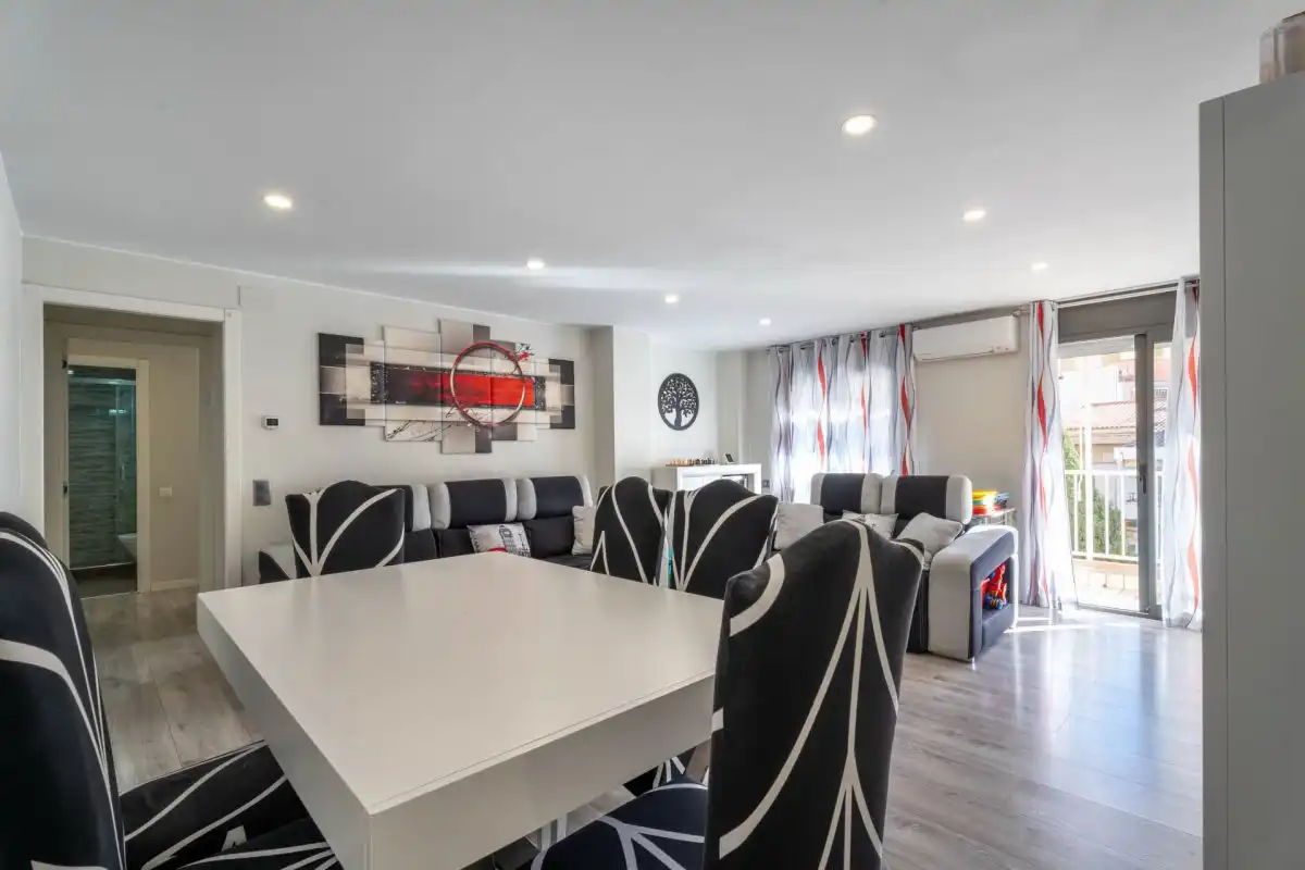 Comedor de Piso en venta en Terrassa con Calefacción y Balcón