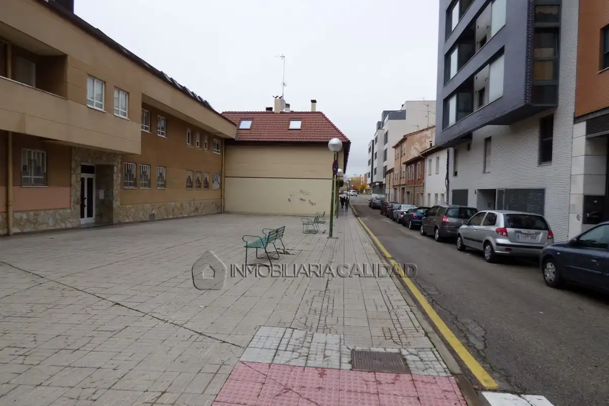 Parking de Piso de alquiler en Burgos con Calefacción y Amueblado