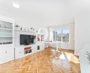 Living room of Flat for sale in  Barcelona Capital  with Parquet flooring, Terrace and Furnished