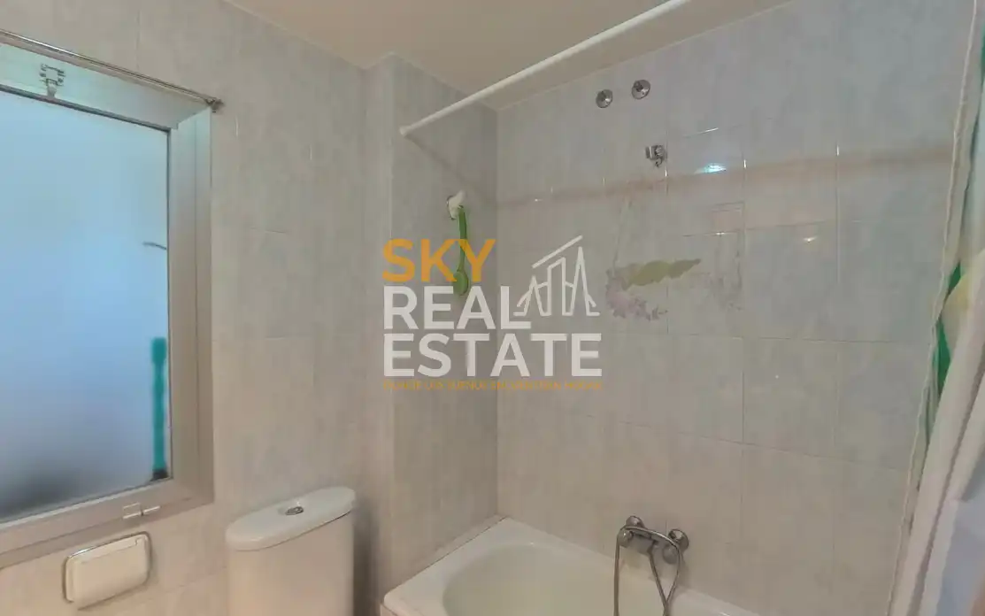 Bathroom of Flat for sale in Fuenlabrada  with Air Conditioner, Furnished and Balcony