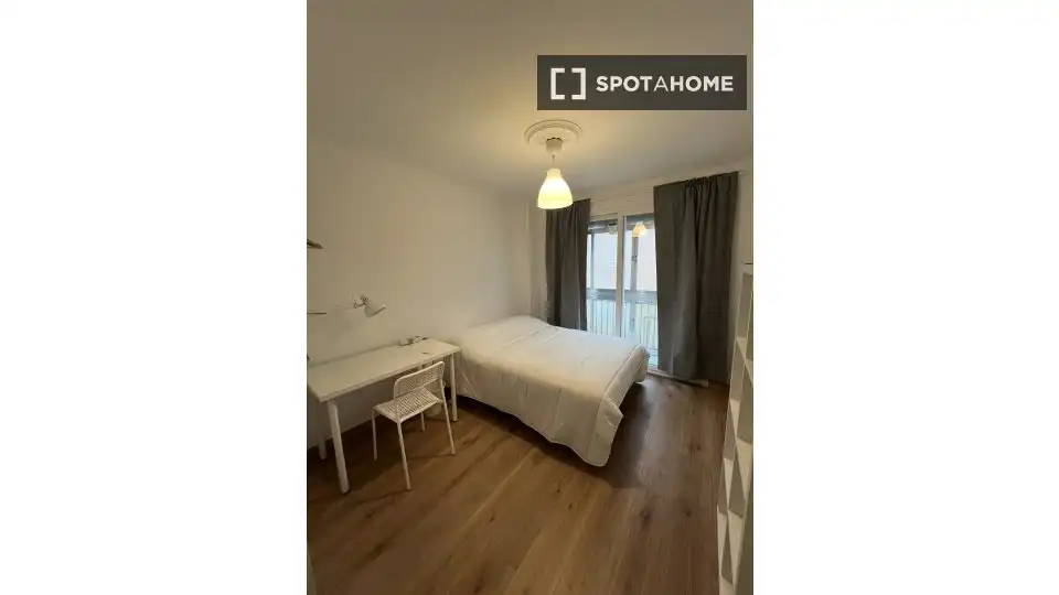 Bedroom of Flat for share in Madrid  with Air Conditioner, Heating and Terrace