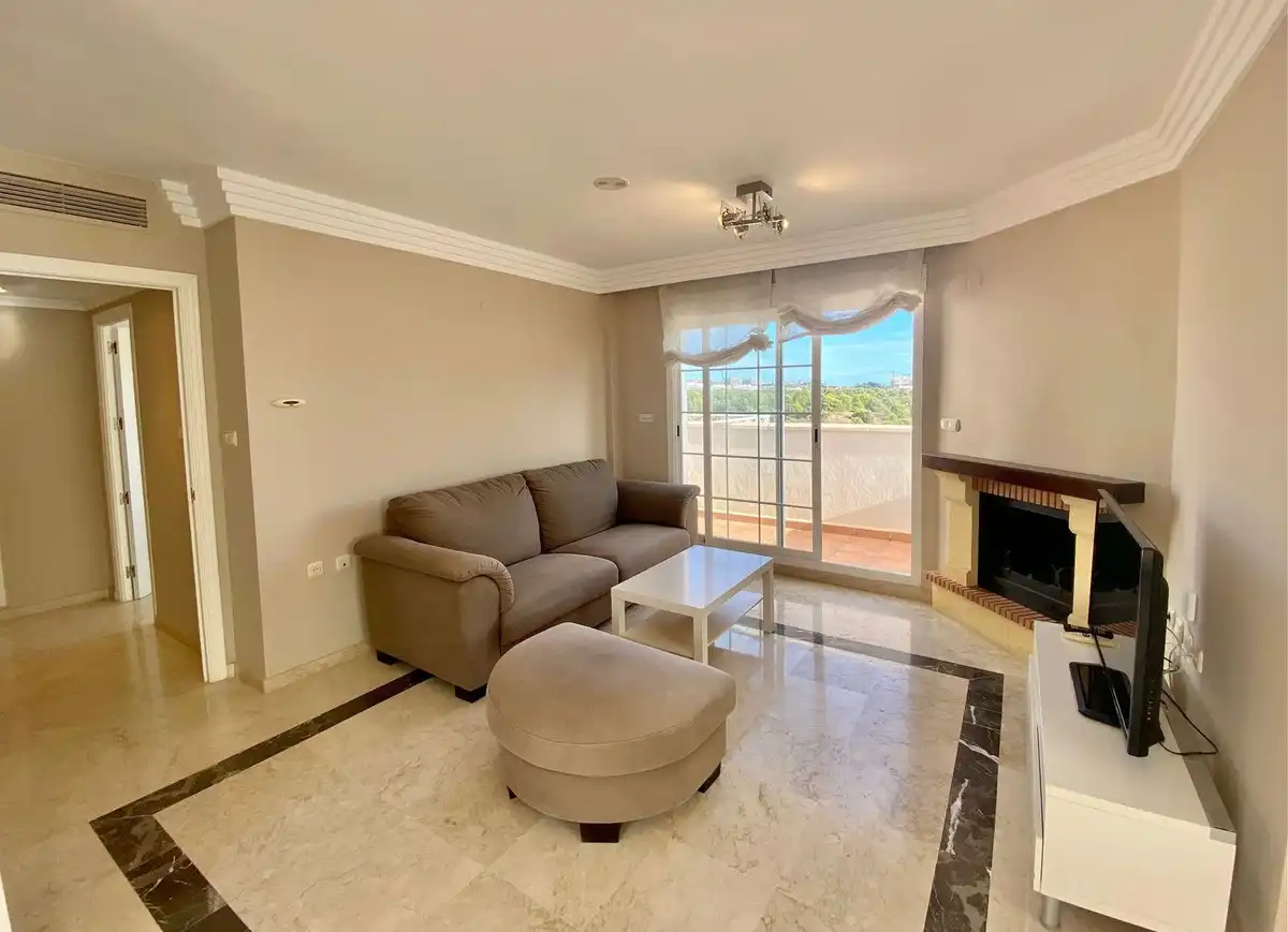 Sala d'estar de Àtic de lloguer amb opció a compra en Marbella amb Aire condicionat, Terrassa i Moblat