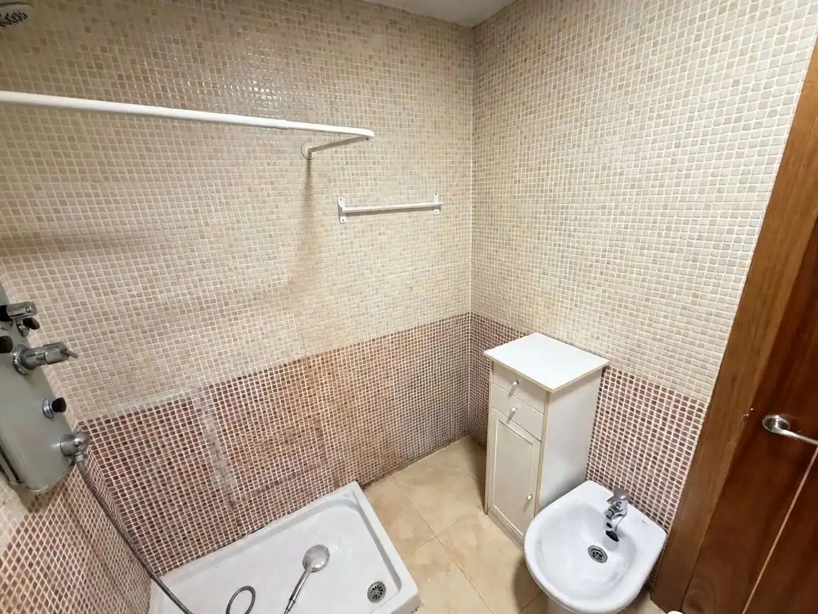 Baño de Planta baja en venta en Azuqueca de Henares con Calefacción, Trastero y Amueblado