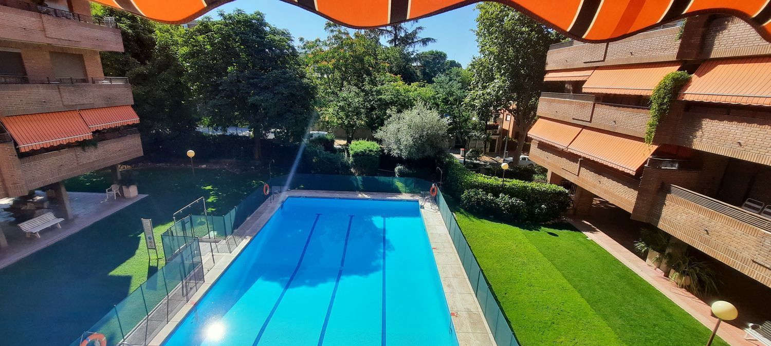 Piscina de Dúplex en venda en  Madrid Capital amb Aire condicionat