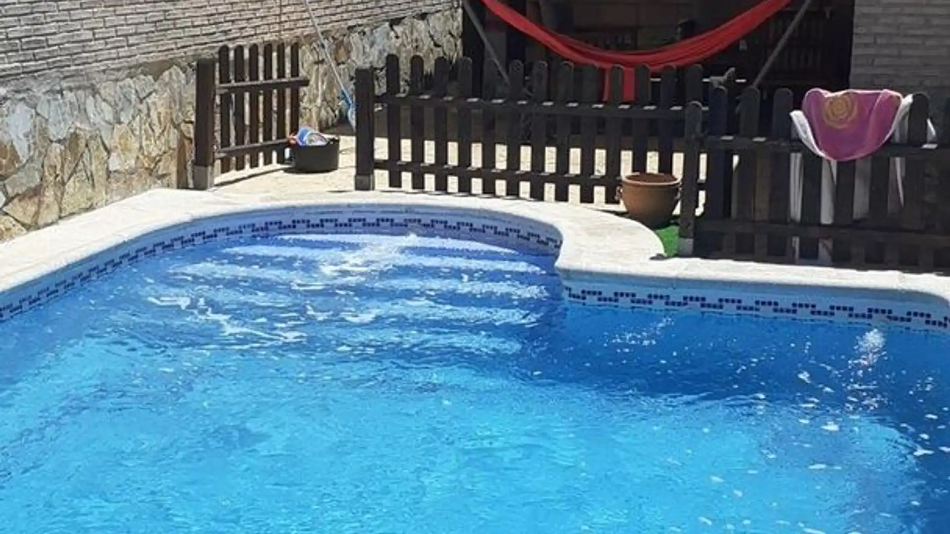 Piscina de Casa adosada en venda en Escalona amb Aire condicionat, Calefacció i Traster