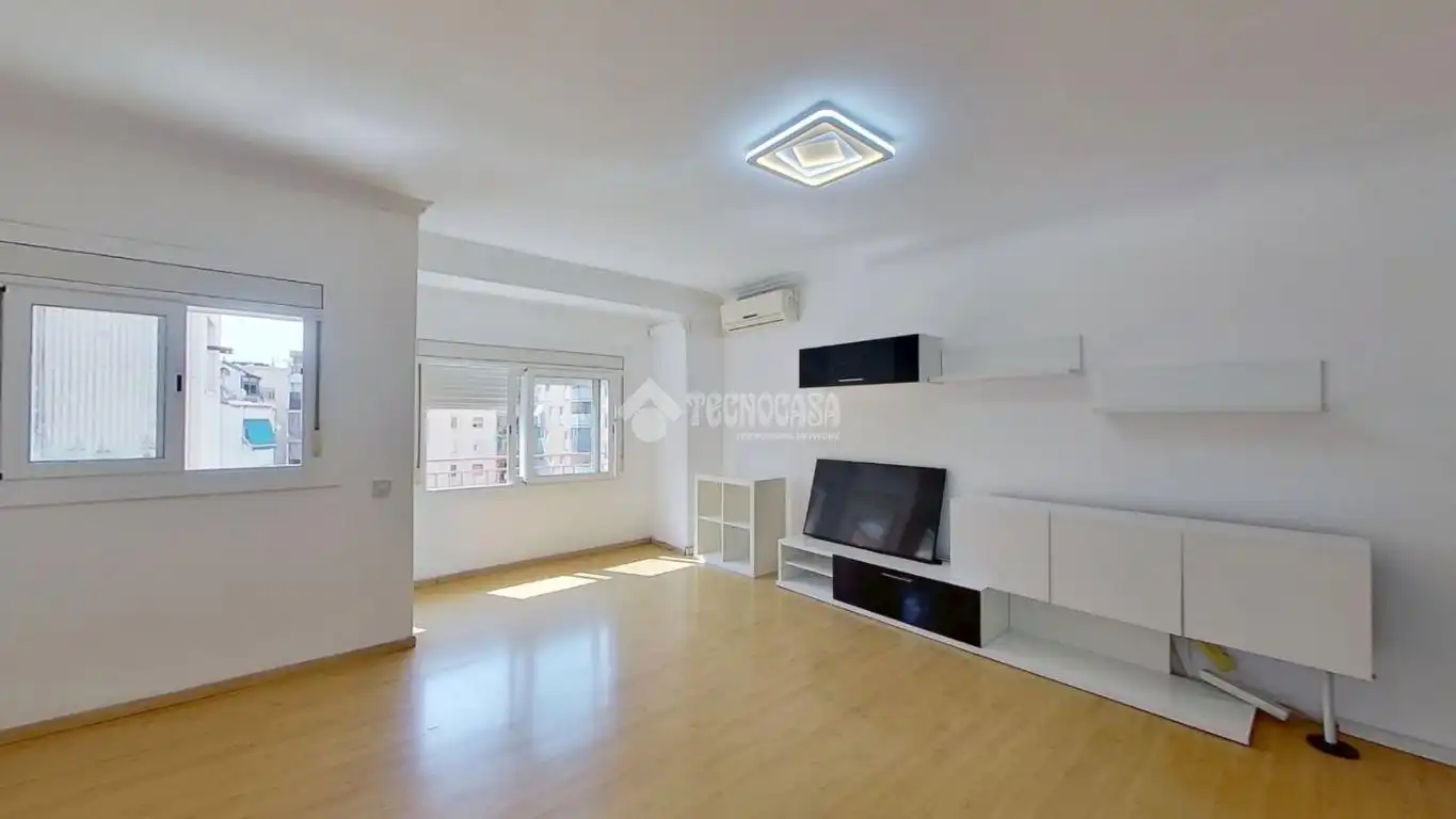 Sala d'estar de Pis en venda en Barberà del Vallès amb Aire condicionat, Parquet i Moblat