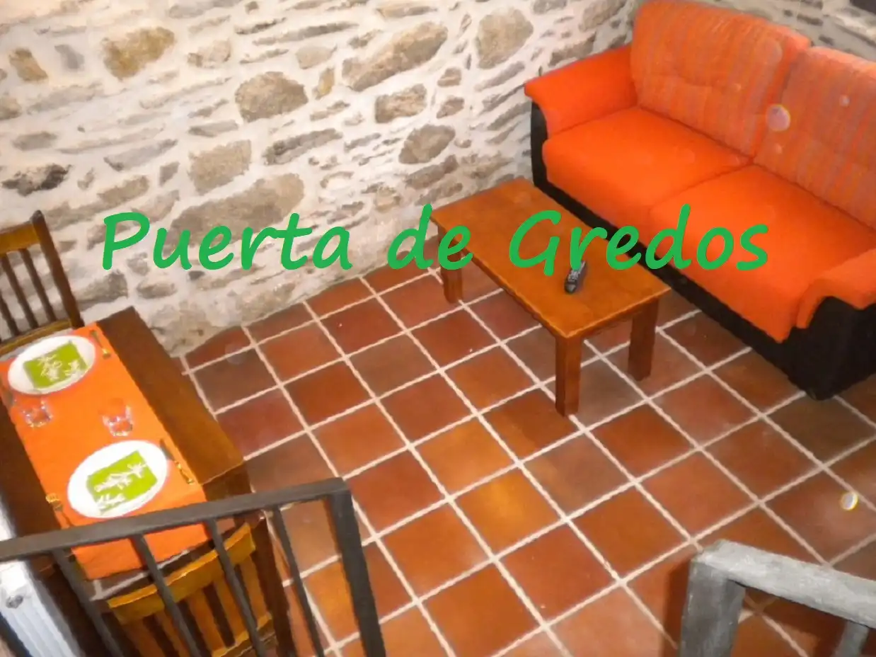 Jardí de Casa o xalet en venda en Navalonguilla amb Calefacció, Moblat i Microones