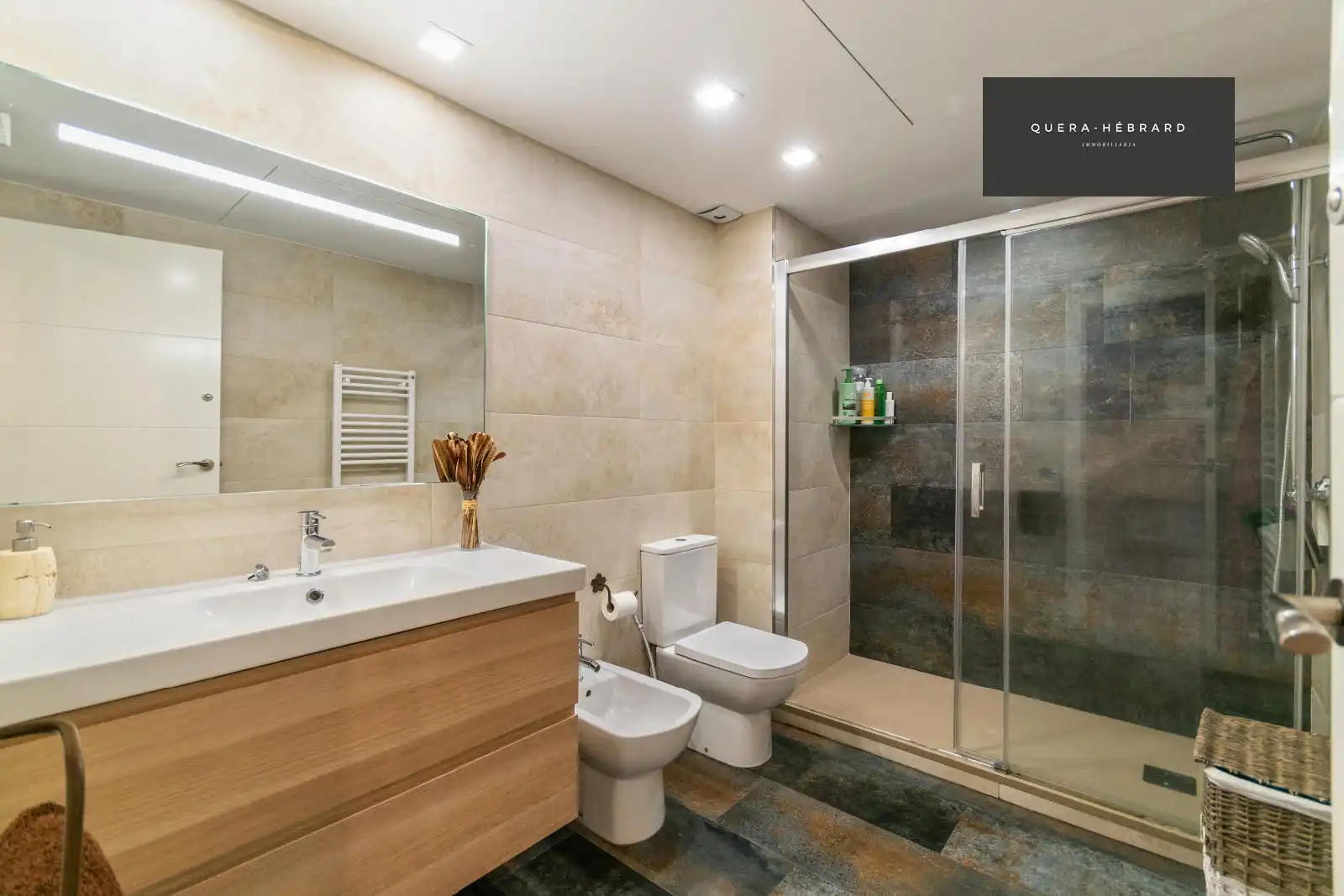 Baño de Casa adosada en venta en Rubí con Aire acondicionado, Calefacción y Parquet