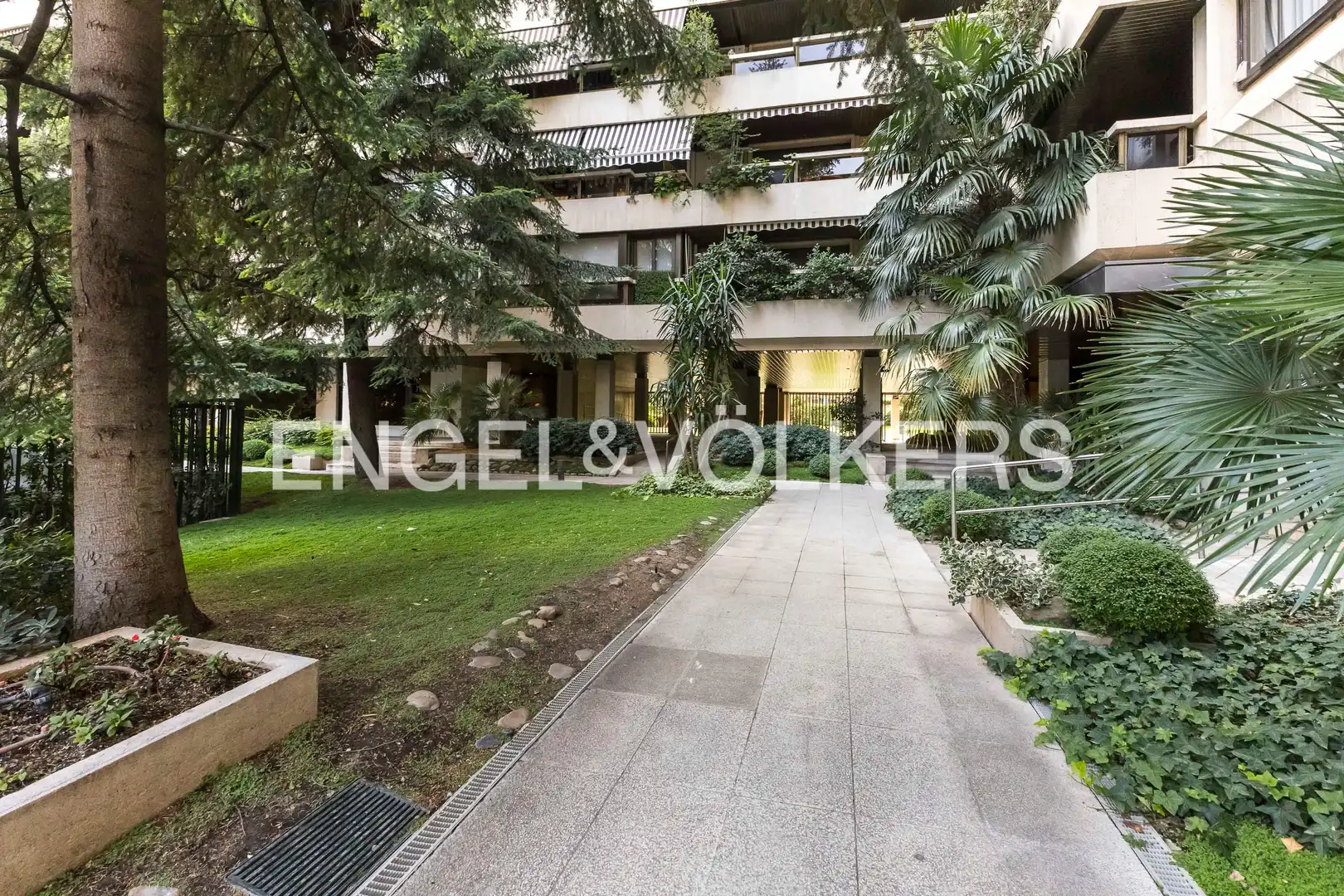 Exterior view of Flat for sale in Madrid  with Heating, Private garden and Terrace