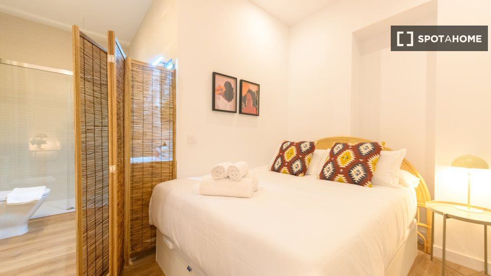 Flat to rent in Trafalgar
