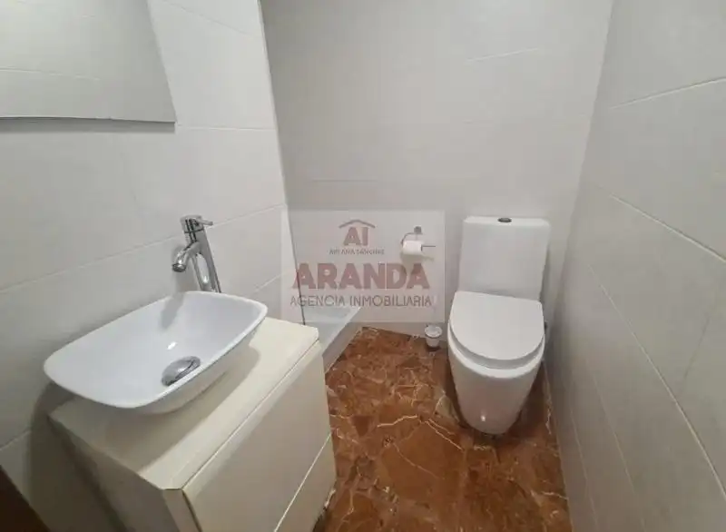 Baño de Piso de alquiler en Zaragoza con Aire acondicionado, Calefacción y Trastero