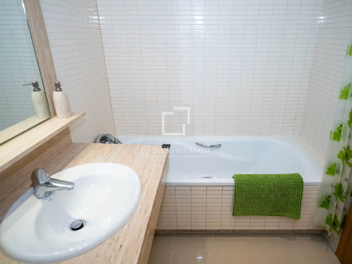 Bathroom of Flat for rent in Madrid  with Air Conditioner, Heating and Private garden