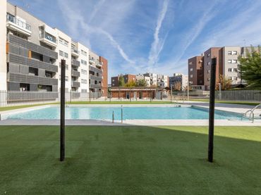 Piso con piscina en venta en Avenida Circunvalación 15
