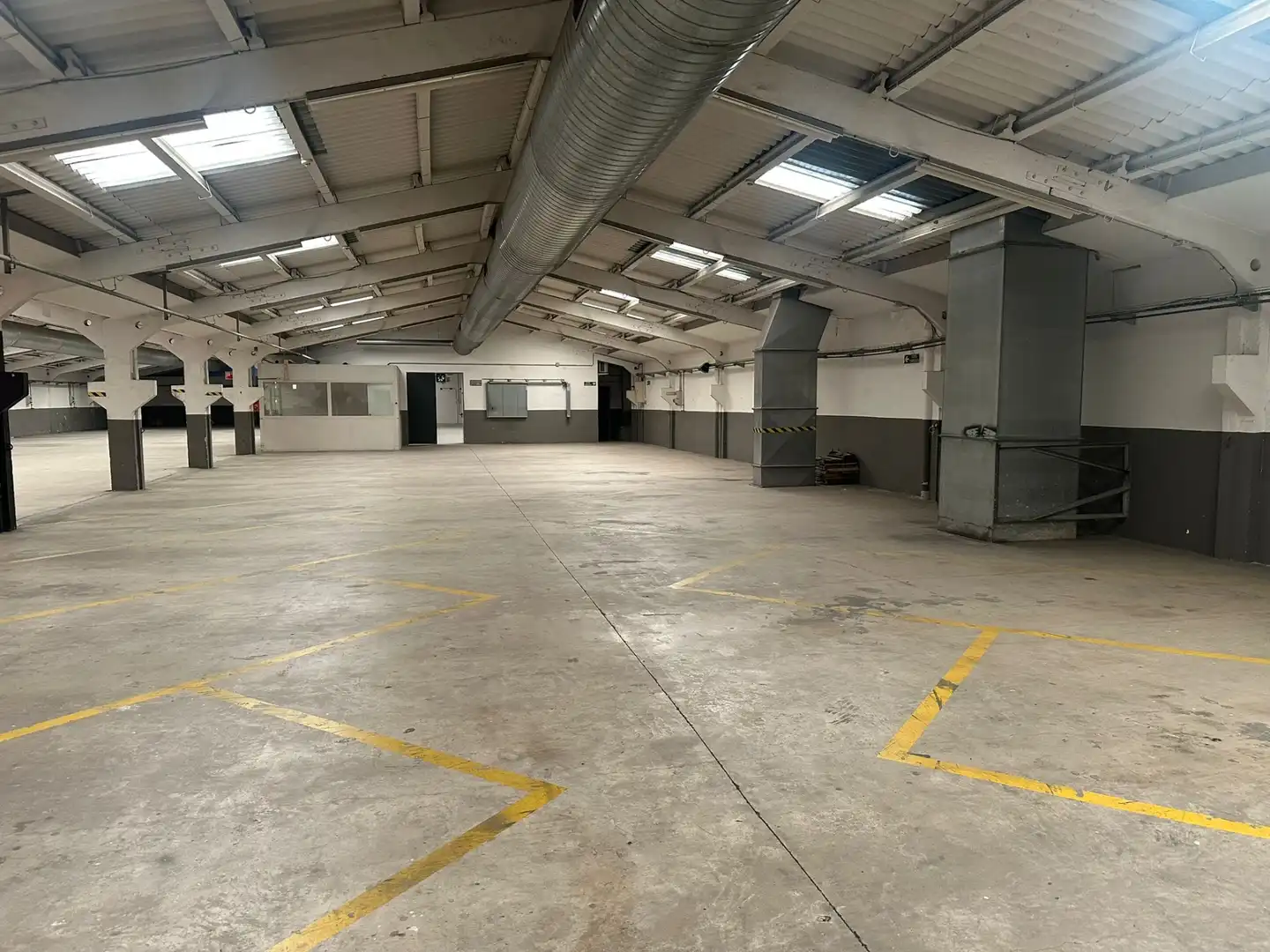 Industrial building to rent in Carrer de l'Energia, imagen 4