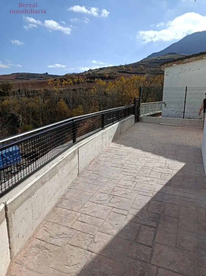 Terrassa de Casa o xalet en venda en Matute amb Terrassa, Moblat i Balcó