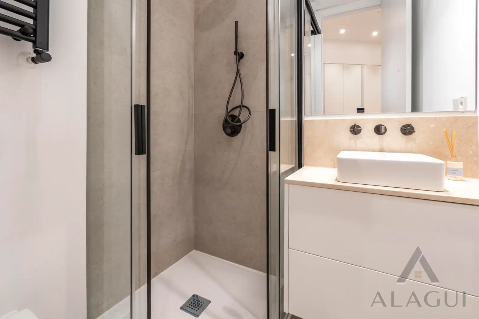 Badezimmer von Wohnung zum Verkauf in Madrid mit Klimaanlage, Heizung und Möbliert