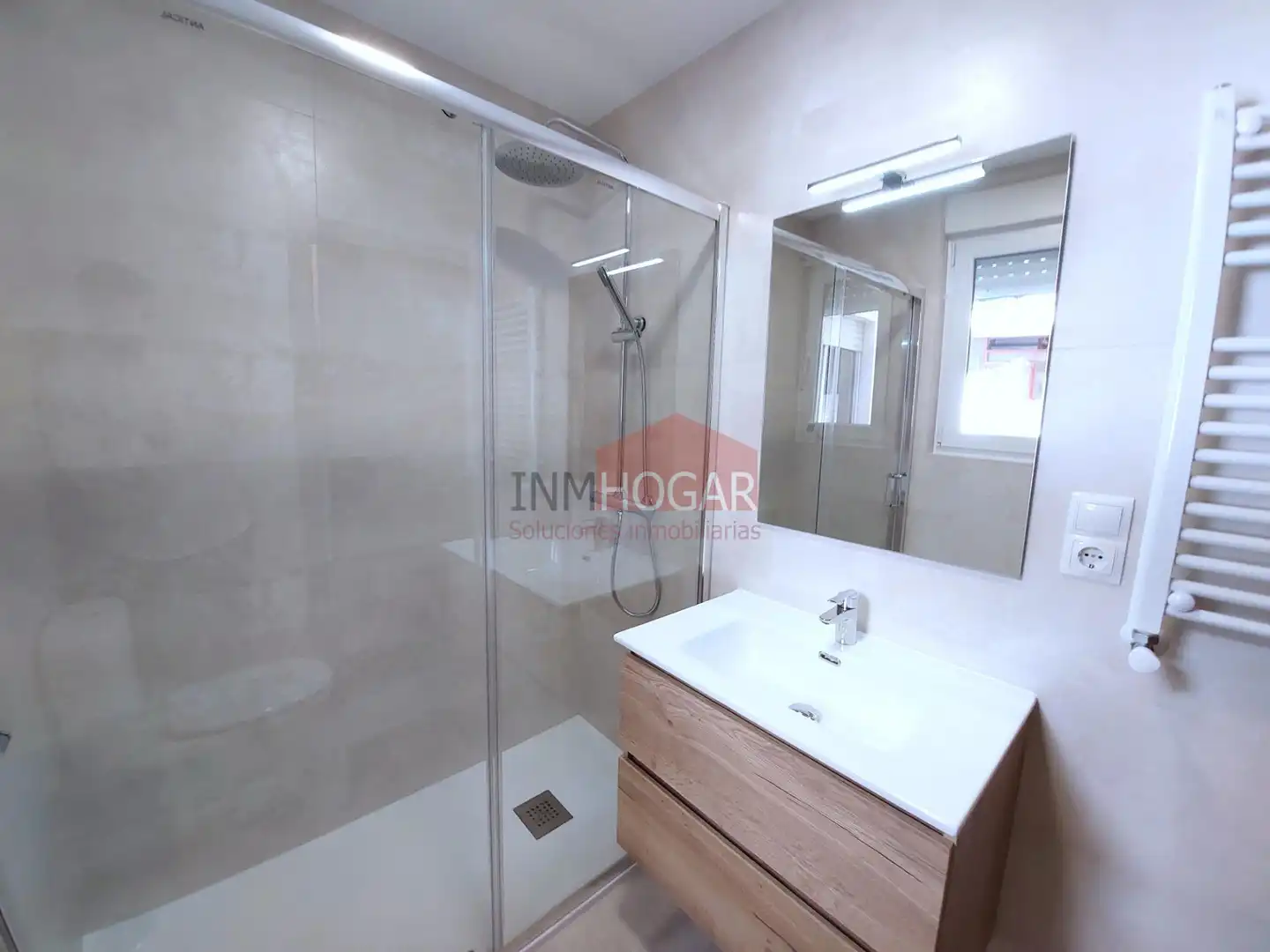 Baño de Piso en venta en Ávila con Calefacción, Terraza y Trastero