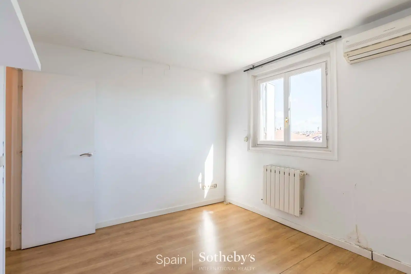 Bedroom of Attic for sale in Madrid  with Air Conditioner, Heating and Terrace
