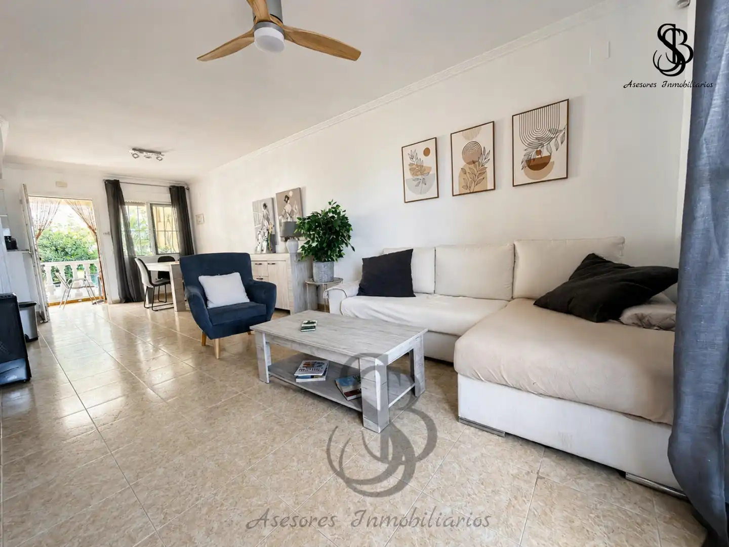 Sala de estar de Casa adosada en venta en Busot con Aire acondicionado, Calefacción y Jardín privado