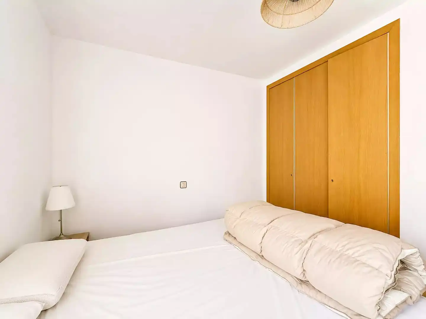 Habitación de Apartamento en venta en Empuriabrava con Aire acondicionado, Terraza y Piscina