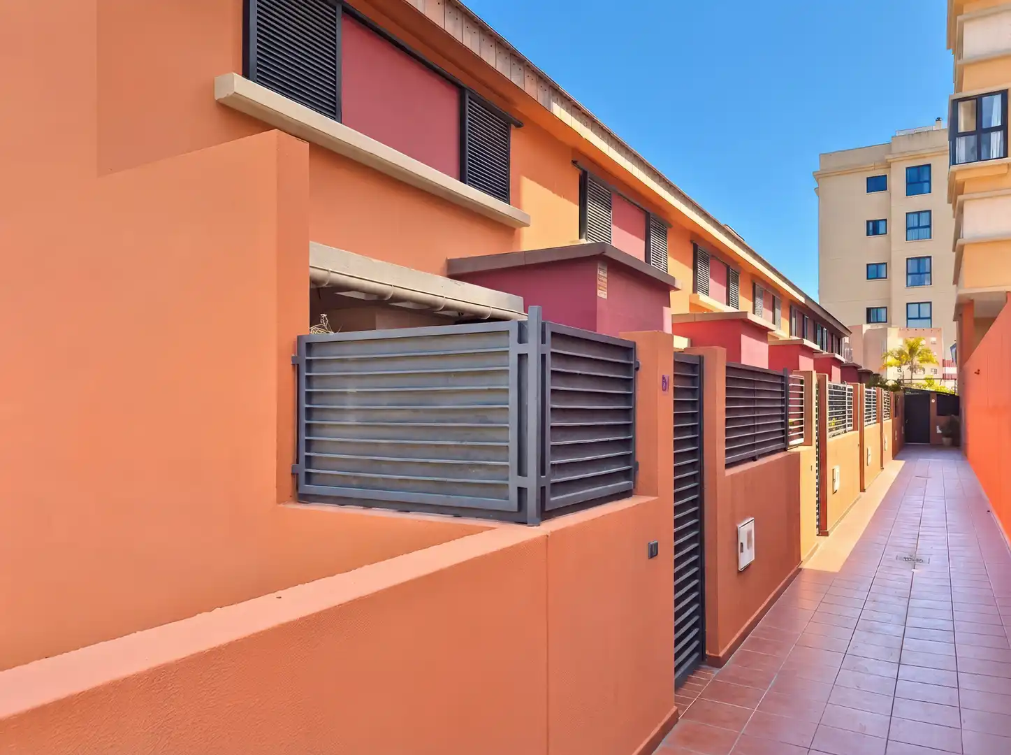 Vista exterior de Casa adosada en venda en Las Palmas de Gran Canaria amb Jardí privat, Terrassa i Traster