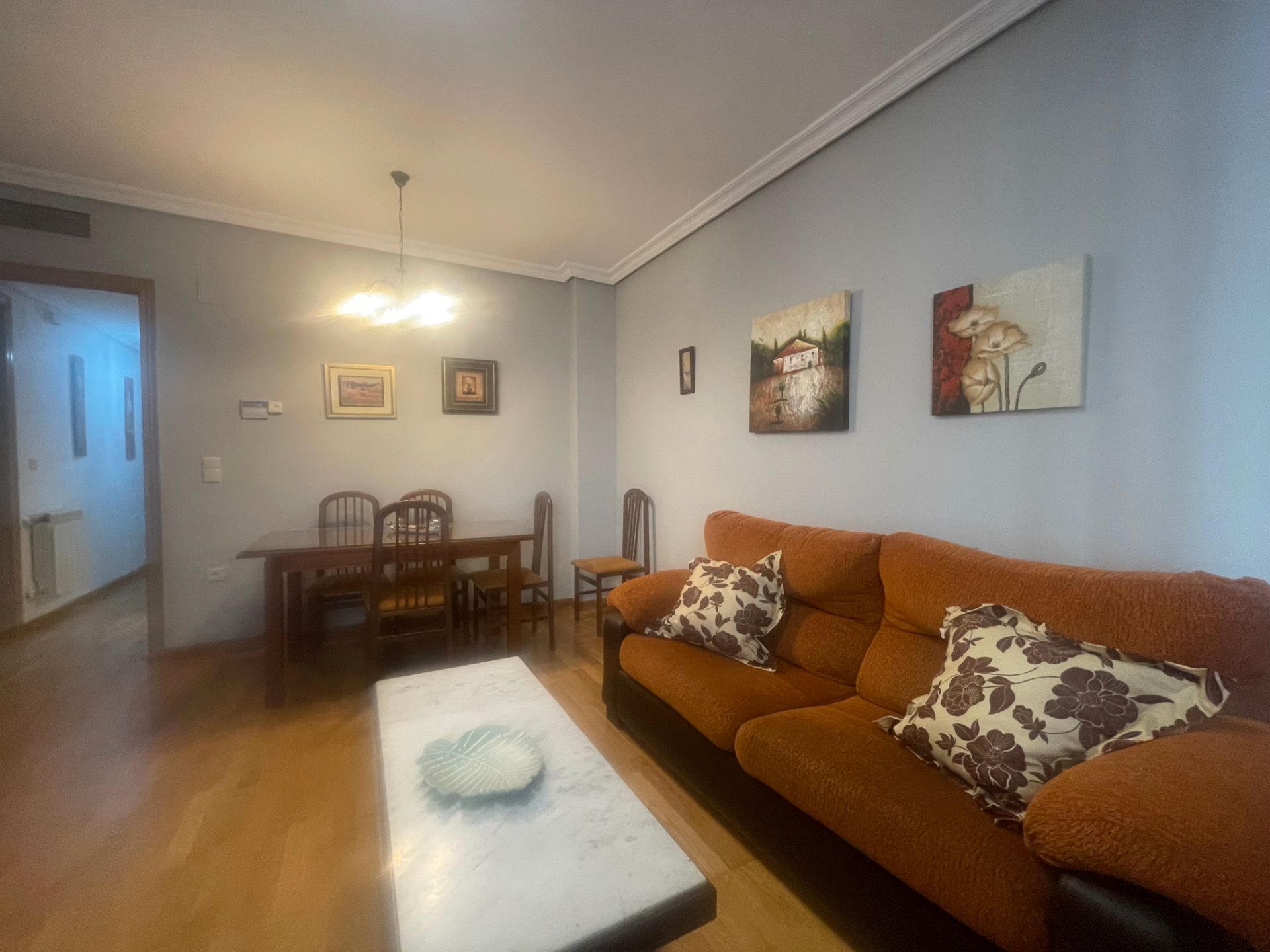 Living room of Flat to rent in Alcalá de Henares  with Heating, Parquet flooring and Furnished