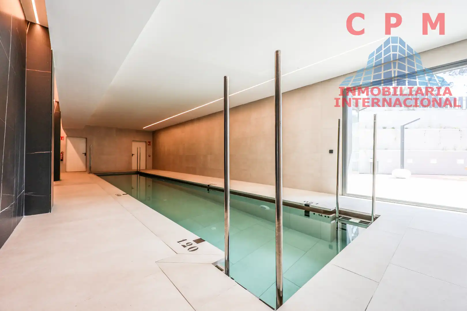 Swimming pool of Flat for rent in Madrid  with Air Conditioner, Heating and Parquet flooring