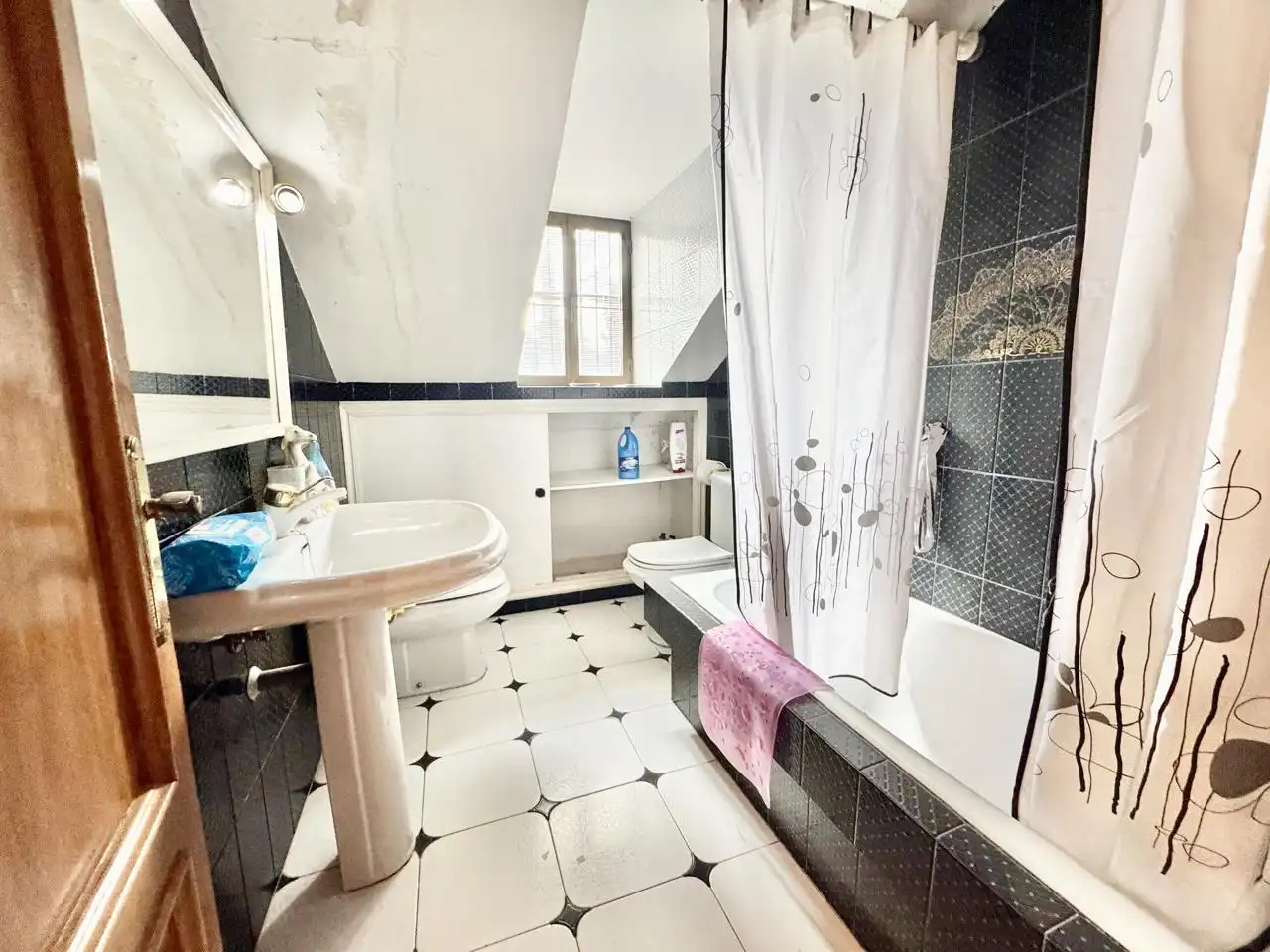 Baño de Local en venta en Maello con Aire acondicionado