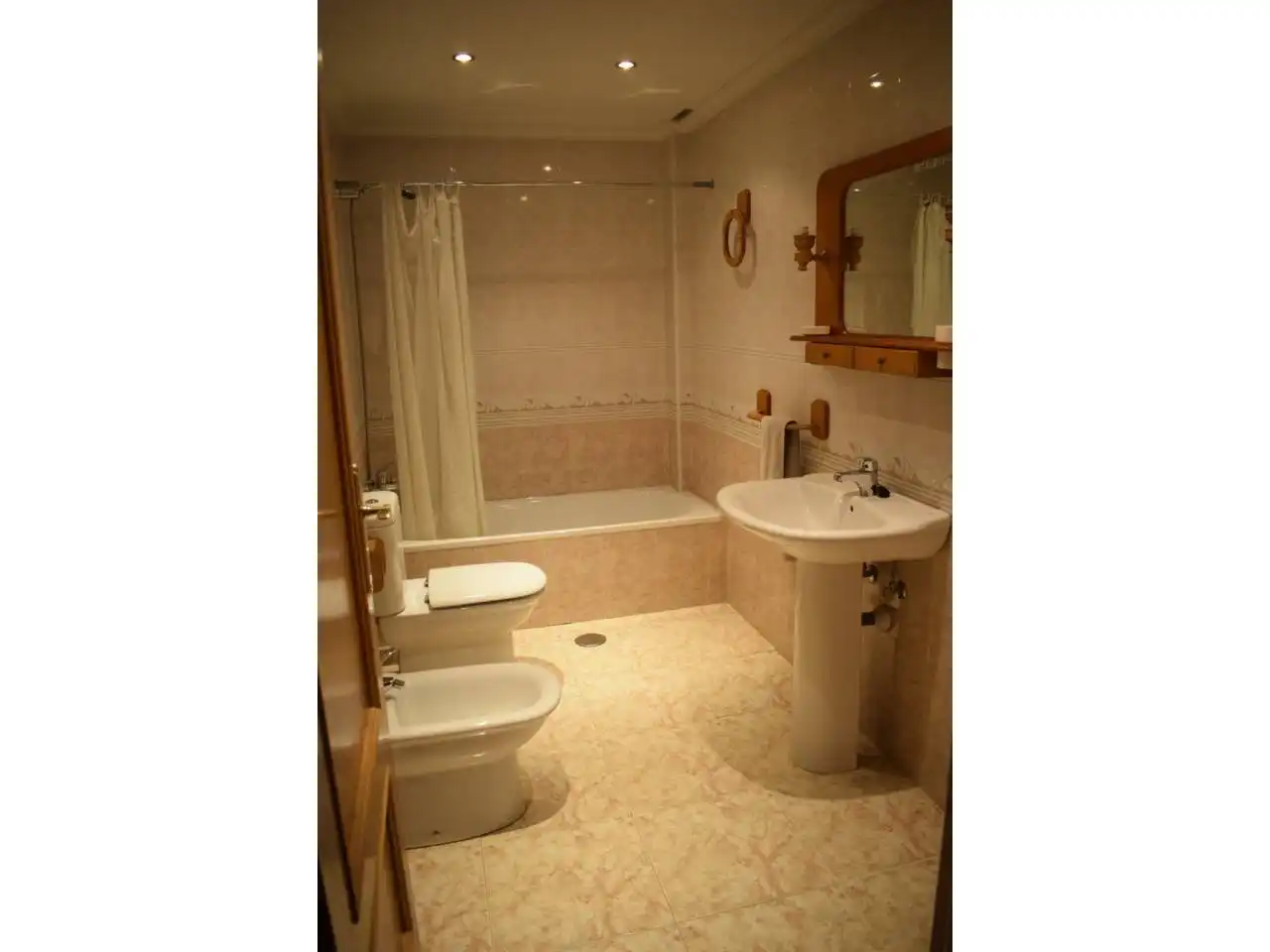 Bathroom of Flat for rent in León Capital   with Heating, Terrace and Furnished