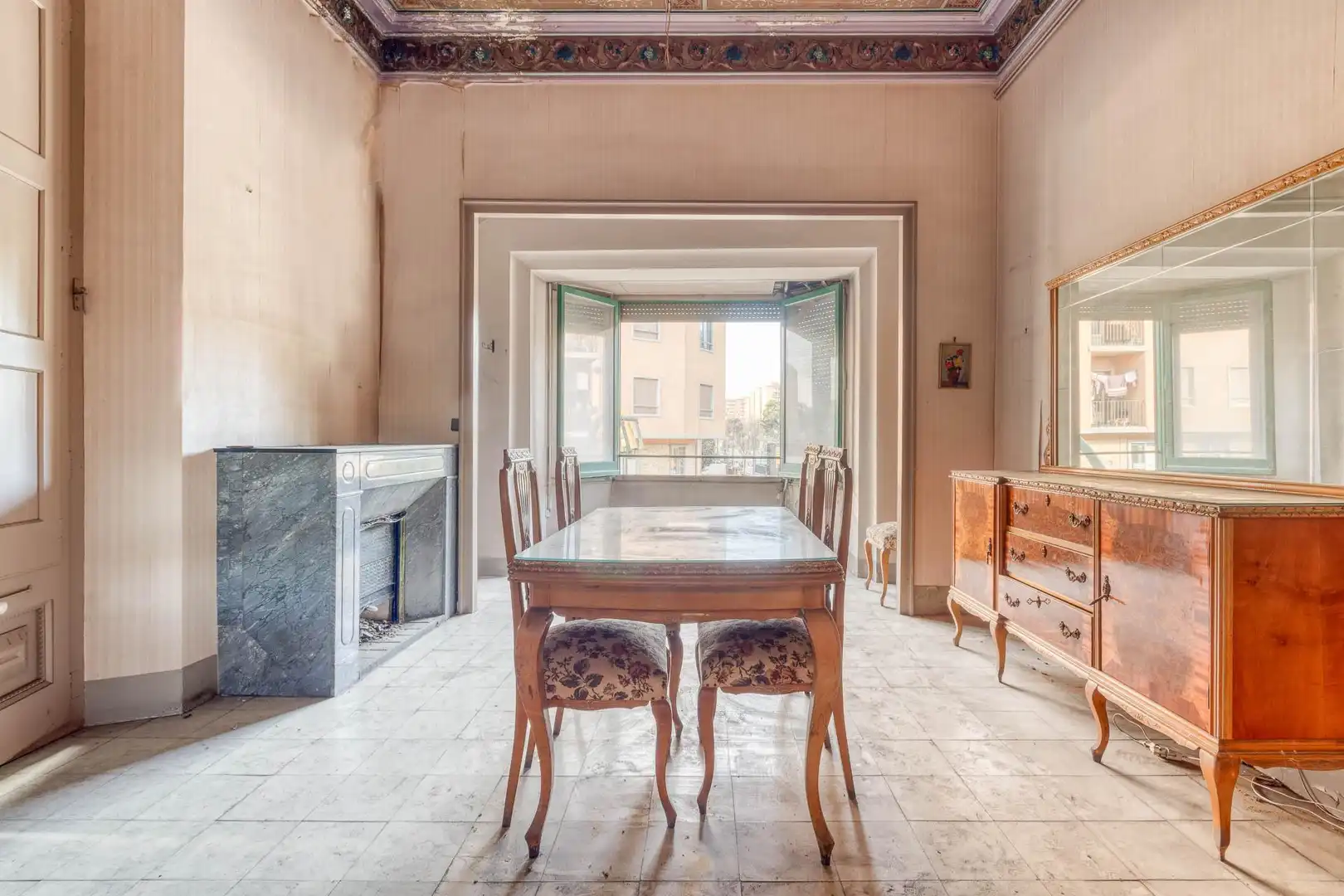 Comedor de Edificio en venta en Figueres