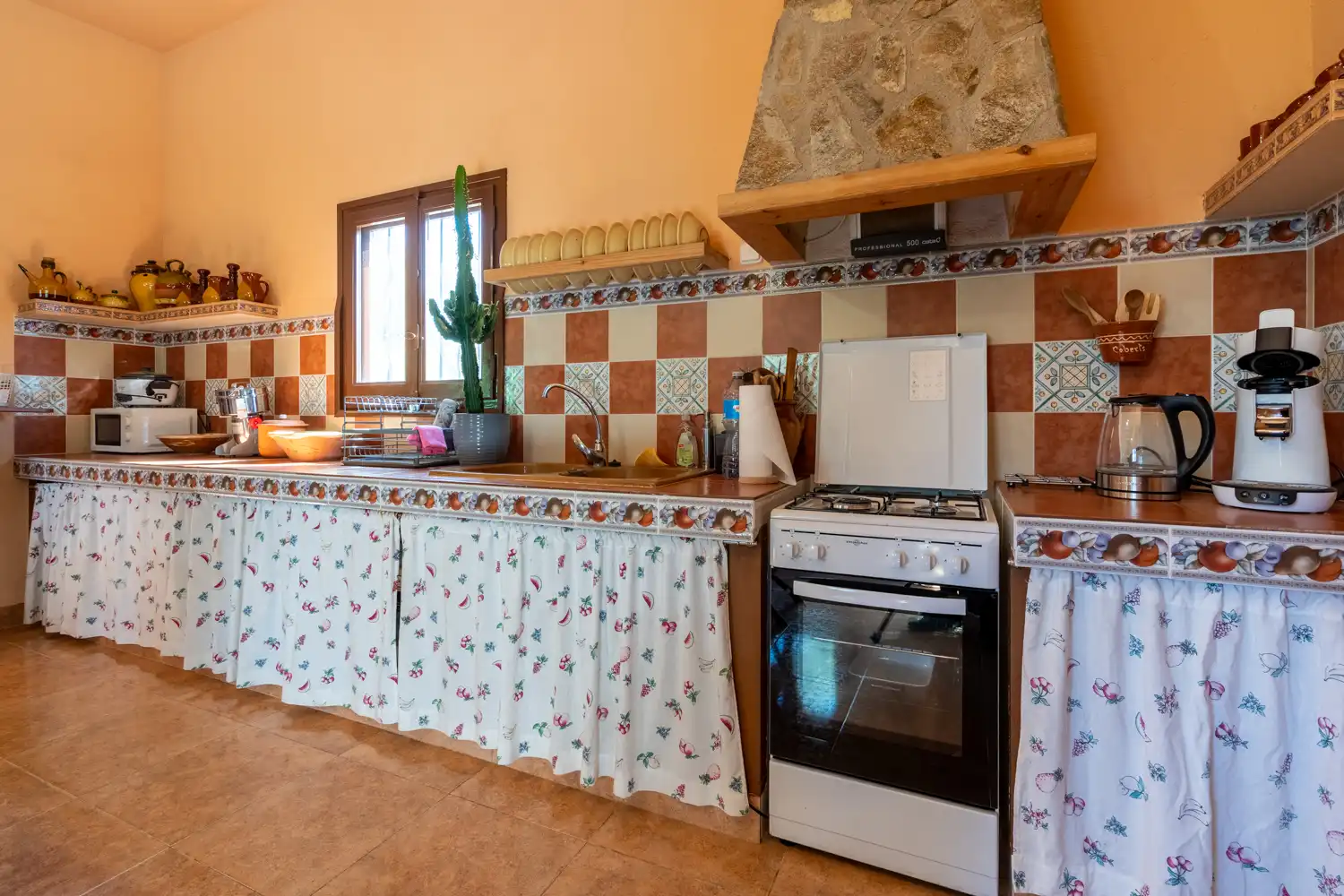 Cuina de Casa o xalet en venda en Tortosa amb Jardí privat, Moblat i Rentadora
